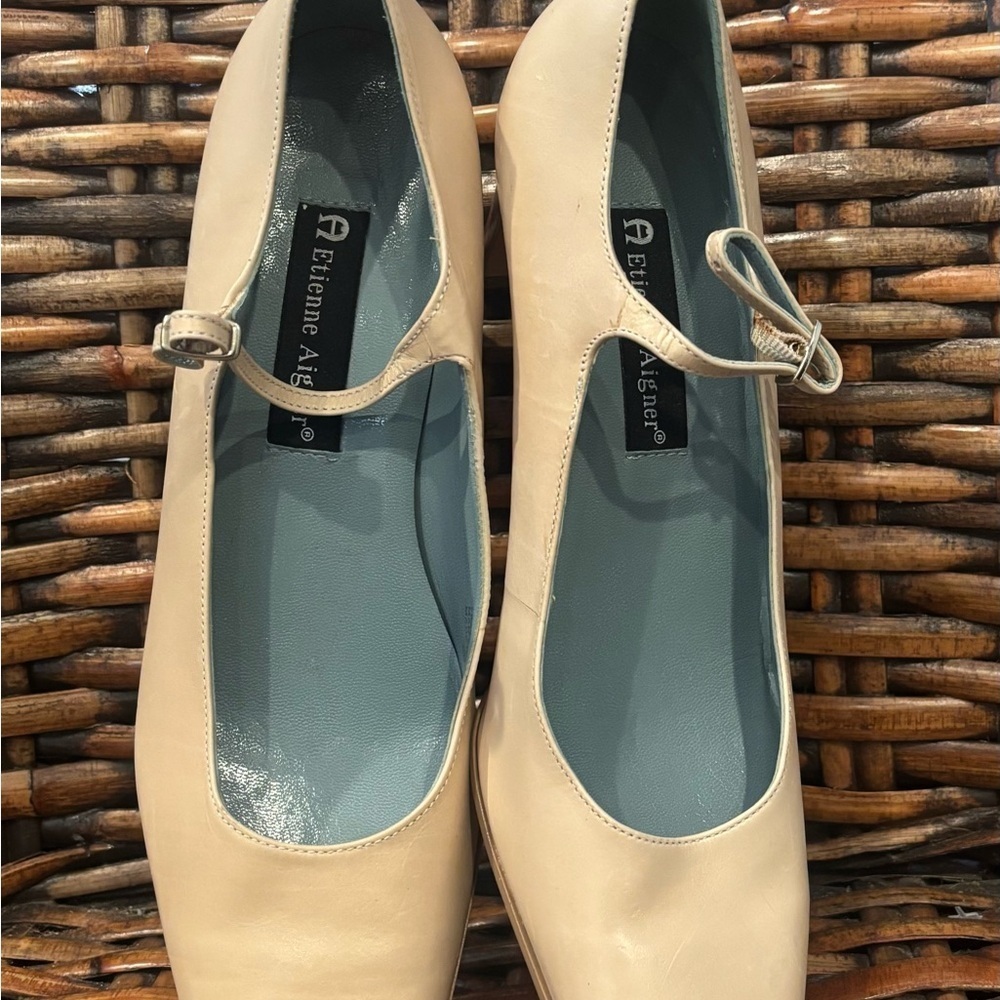 Etienne Aigner Cream Heels with Wooden Block Heel in size 10. Great condition! - Picture 9 of 15